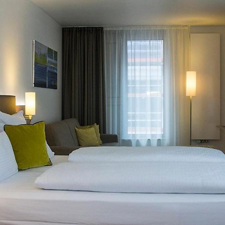 Hotel Goldenes Rad Ulm Bagian luar foto