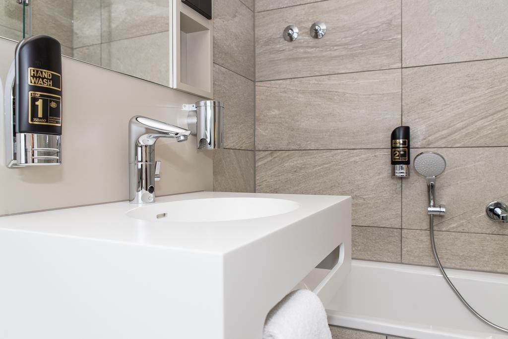 Hotel Goldenes Rad Ulm Bagian luar foto