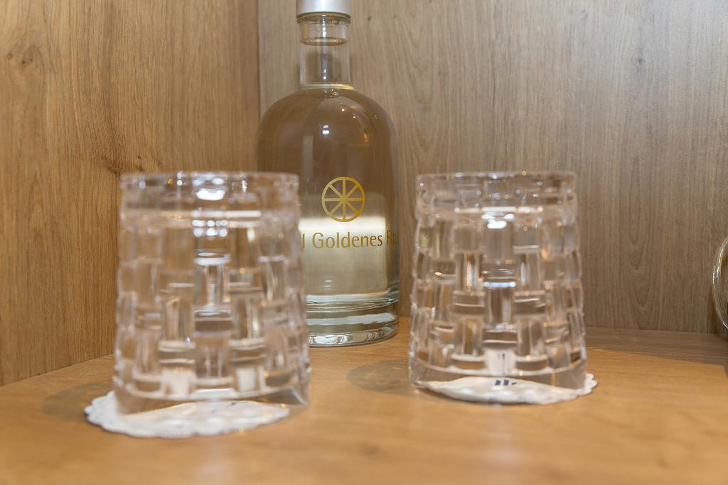 Hotel Goldenes Rad Ulm Bagian luar foto
