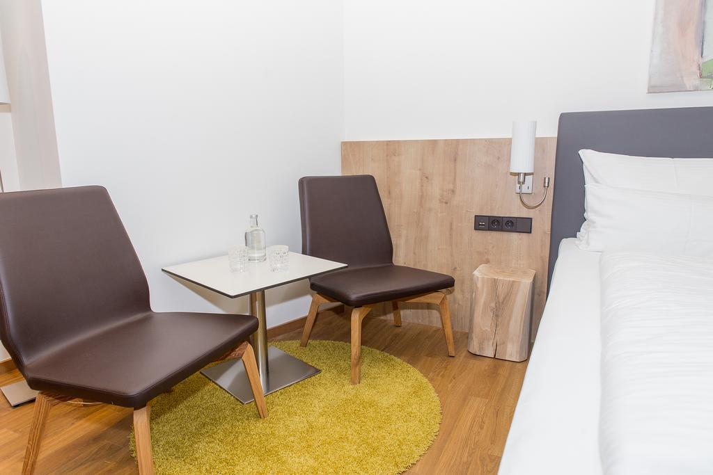 Hotel Goldenes Rad Ulm Bagian luar foto