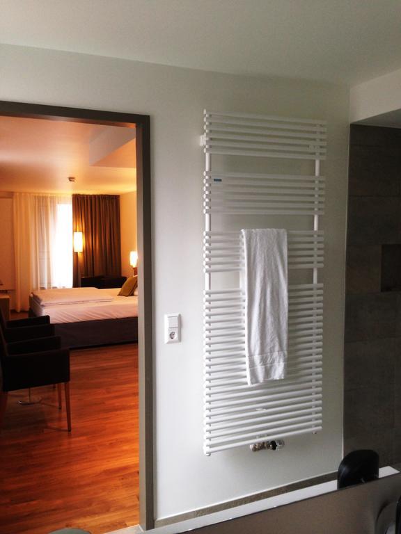 Hotel Goldenes Rad Ulm Bagian luar foto