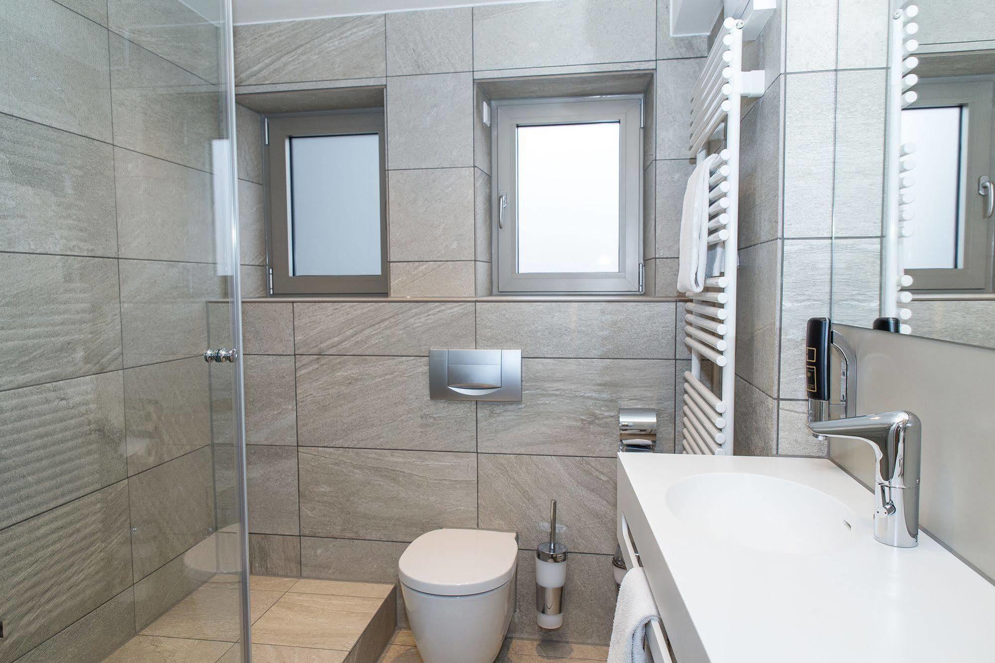 Hotel Goldenes Rad Ulm Bagian luar foto