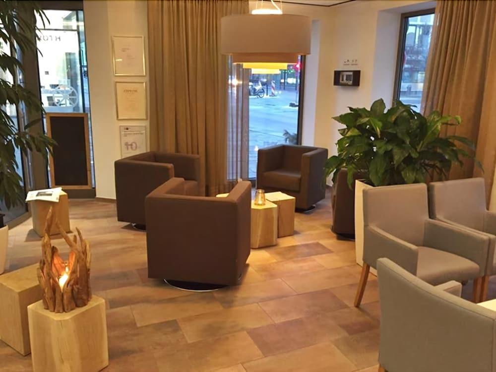 Hotel Goldenes Rad Ulm Bagian luar foto
