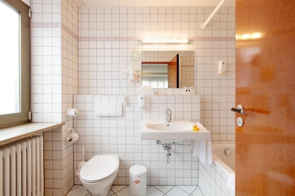 Hotel Goldenes Rad Ulm Bagian luar foto