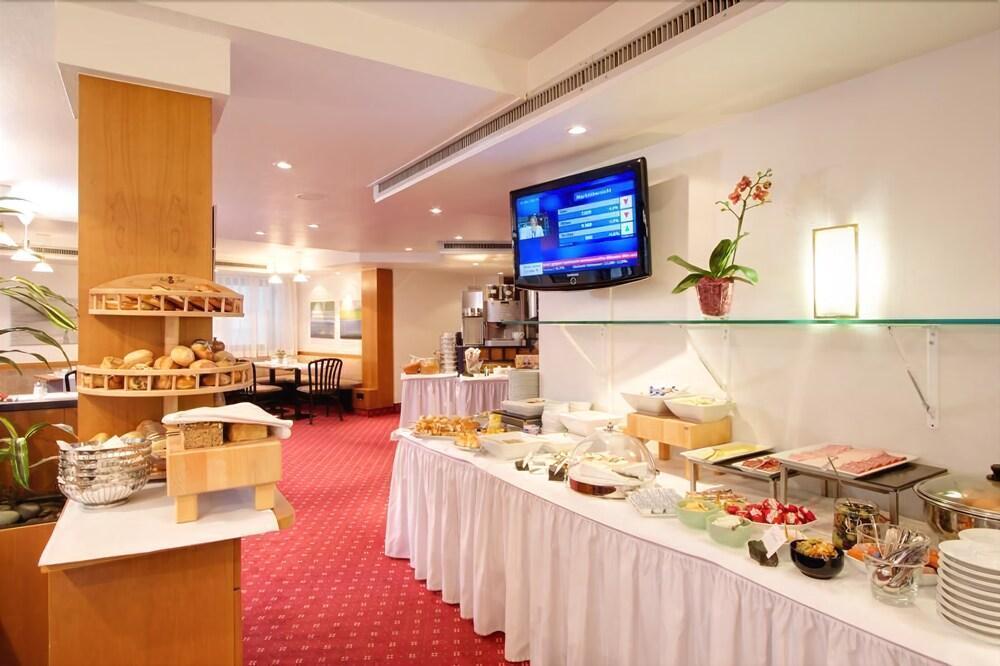 Hotel Goldenes Rad Ulm Bagian luar foto