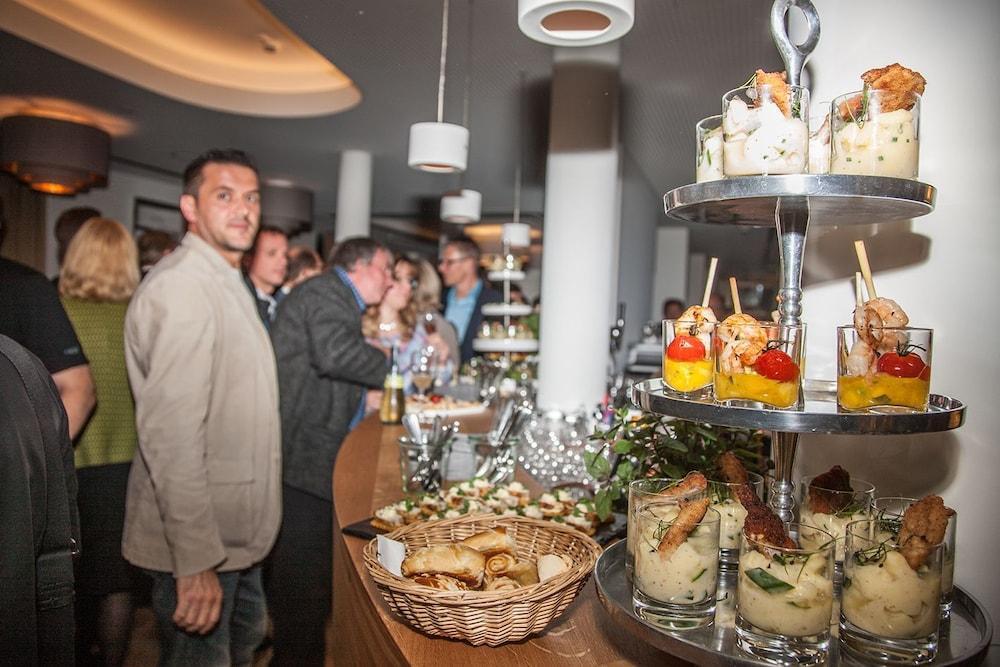 Hotel Goldenes Rad Ulm Bagian luar foto