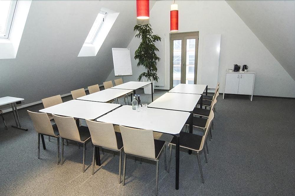 Hotel Goldenes Rad Ulm Bagian luar foto