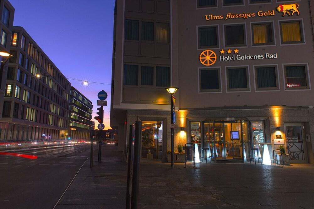 Hotel Goldenes Rad Ulm Bagian luar foto