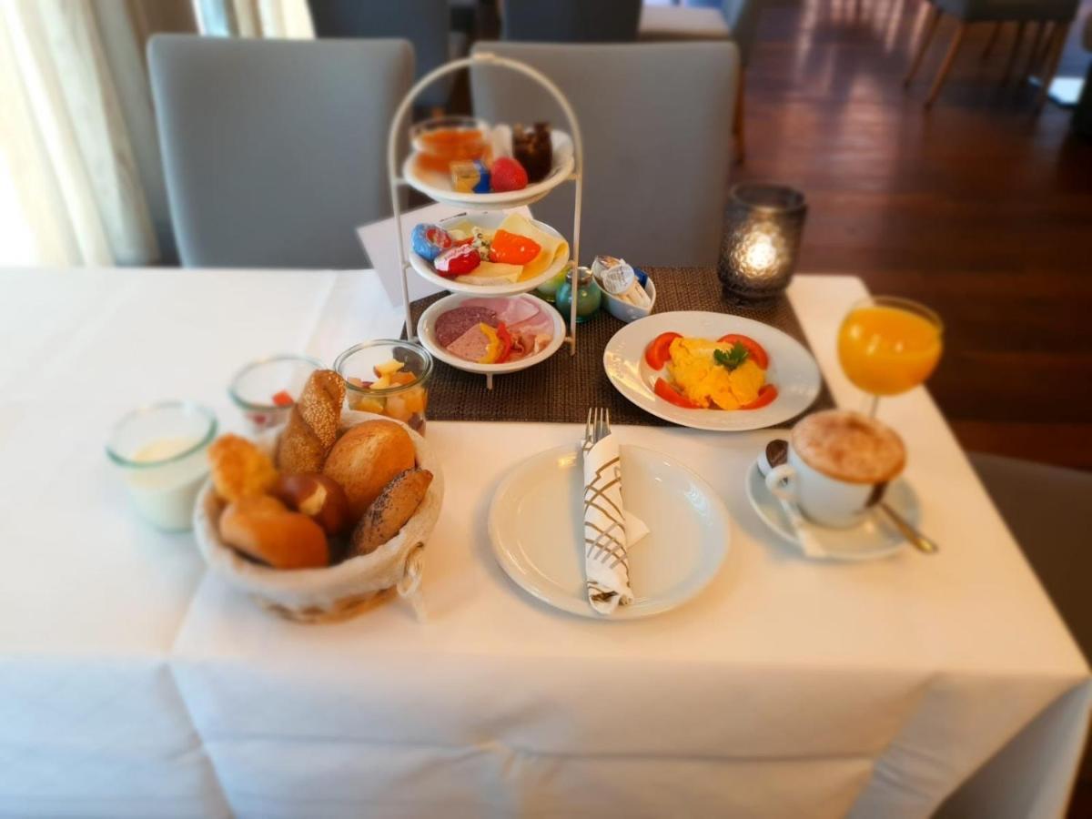 Hotel Goldenes Rad Ulm Bagian luar foto